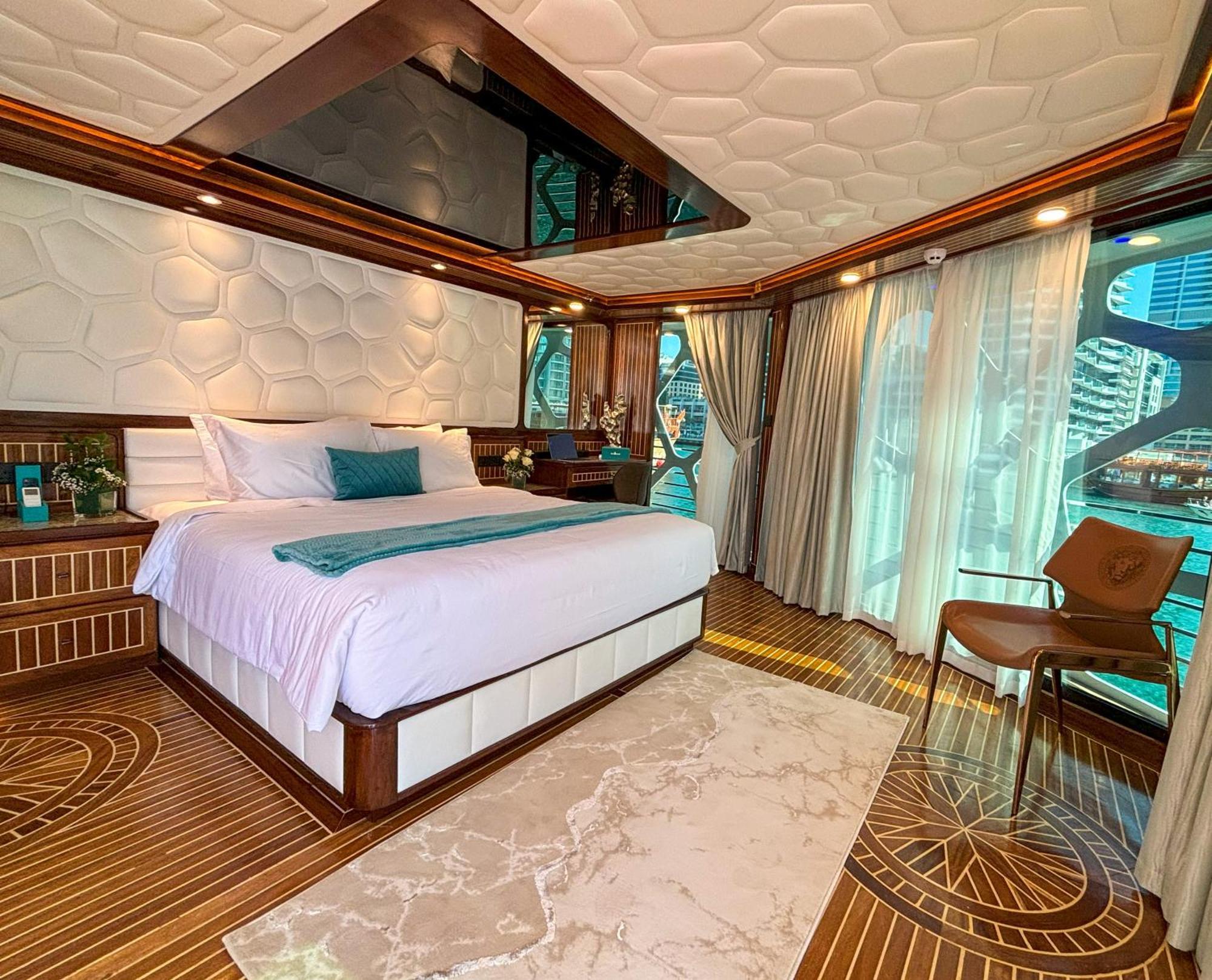 Overnight Super Yacht - Orchid