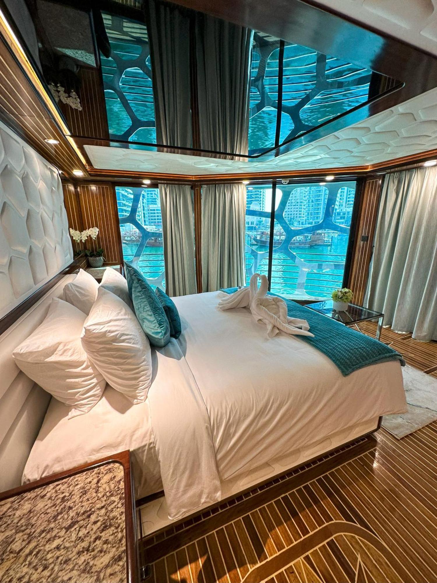 Overnight Super Yacht - Orchid Botel *