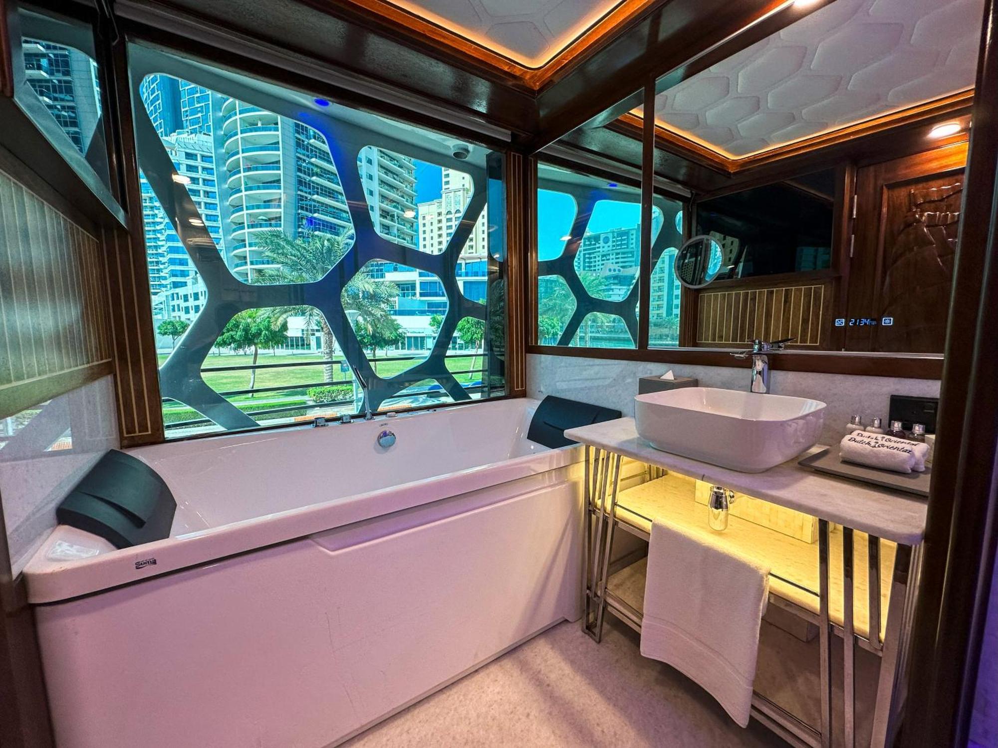 Botel Overnight Super Yacht - Orchid *
