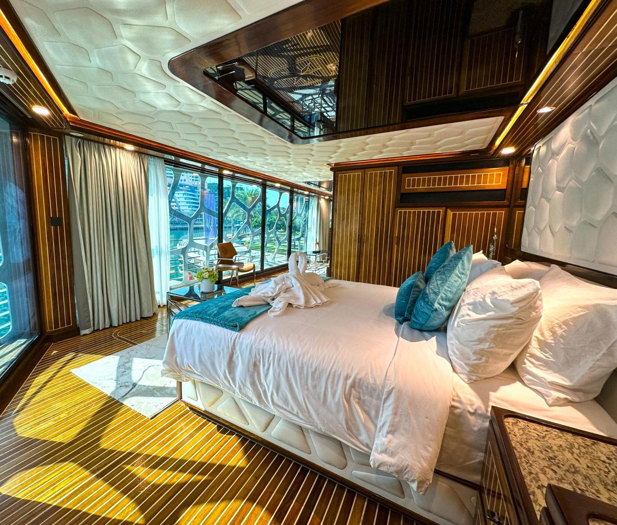 Overnight Super Yacht - Orchid Dubai