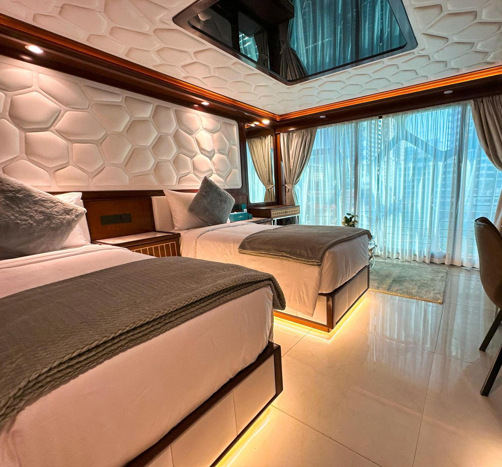 Overnight Super Yacht - Orchid * Dubai