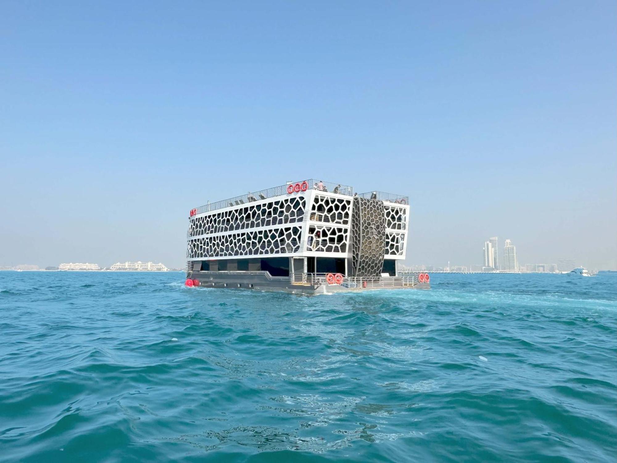 Botel Overnight Super Yacht - Orchid
