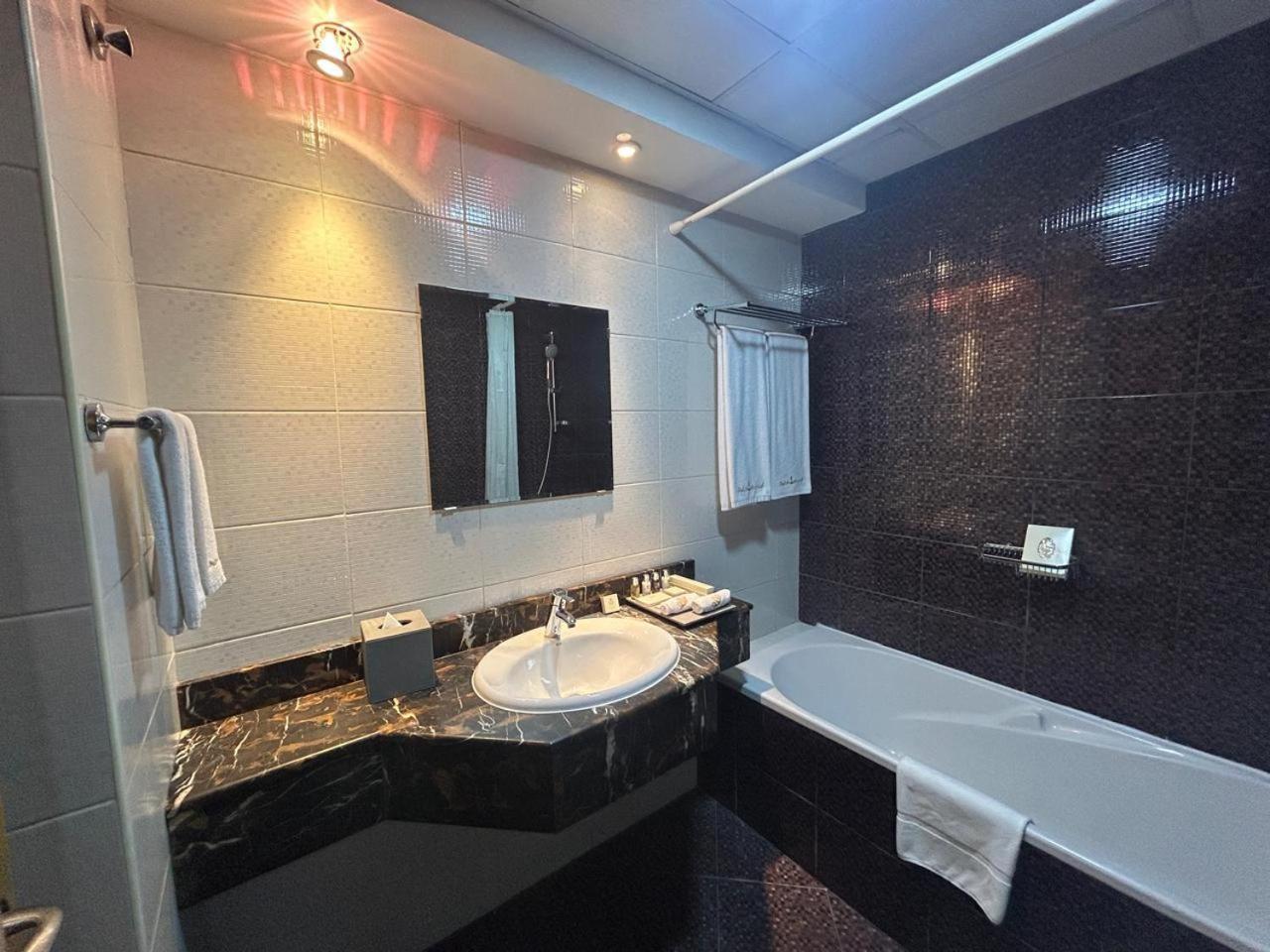 Overnight Super Yacht - Orchid Botel Dubai