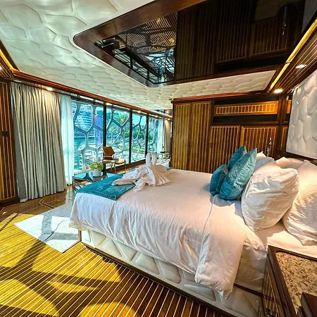 Overnight Super Yacht - Orchid Dubai Exterior photo