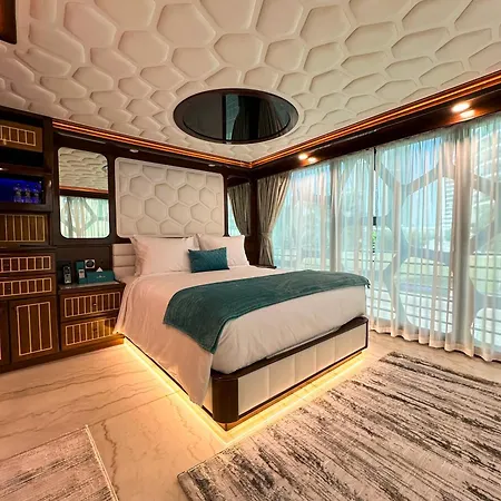 Overnight Super Yacht - Orchid Dubai Exterior photo