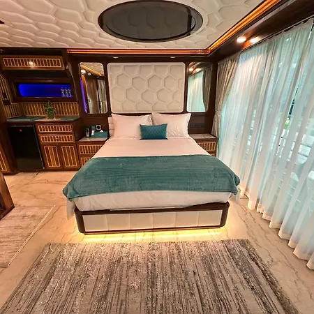 Overnight Super Yacht - Orchid Dubai Exterior photo