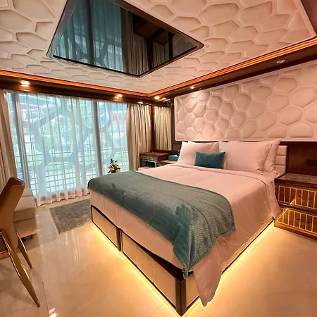 Overnight Super Yacht - Orchid Dubai Exterior photo