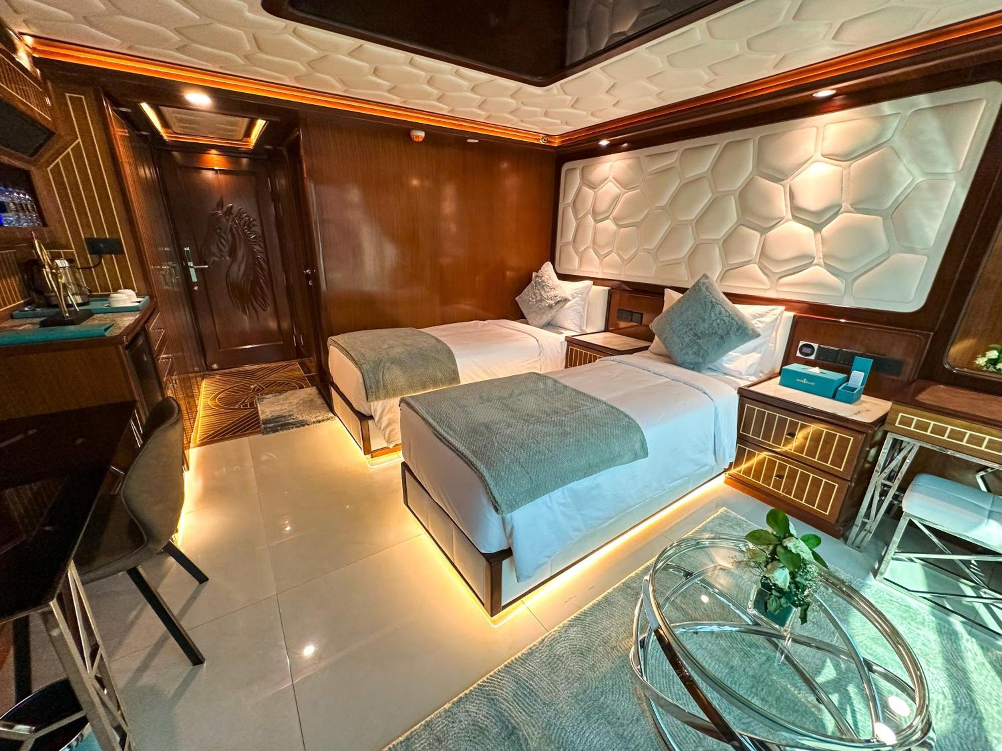 Botel Overnight Super Yacht - Orchid Abu Dhabi